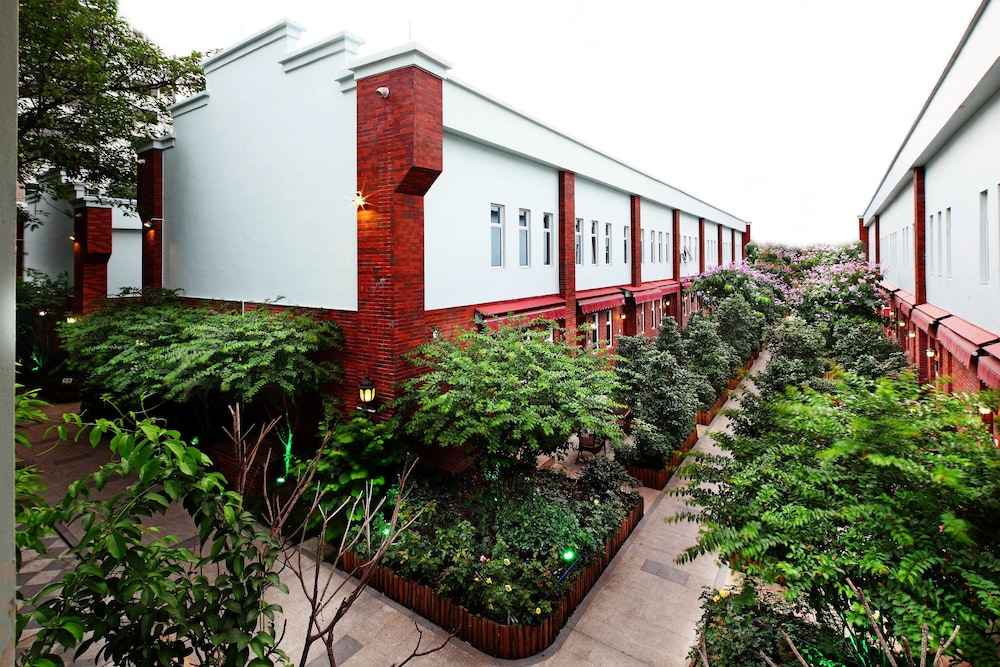Royal Garden Hotel 33/39