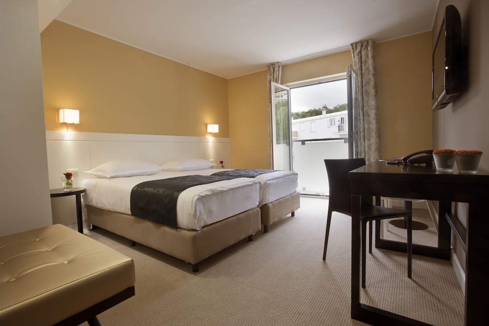 Hotel Laurus 34/82