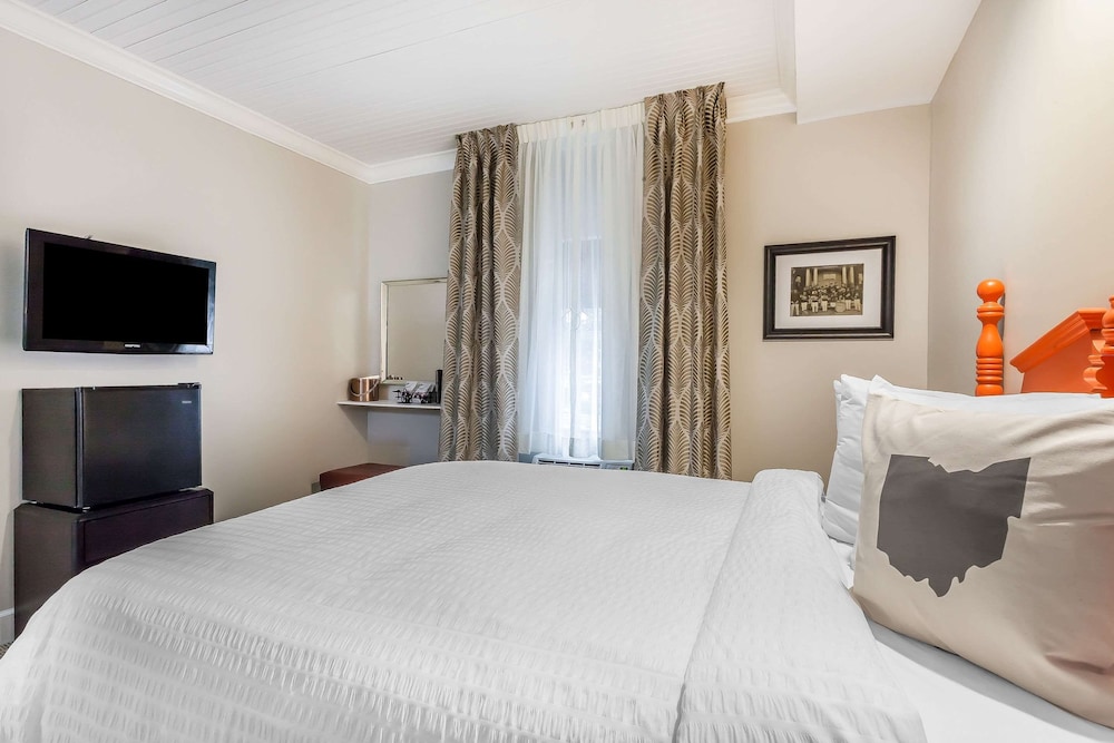 Aurora Inn Hotel And Event Center 16/45