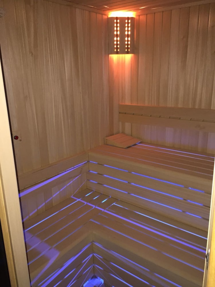 Leader Mansion Hotel & Sauna 9/17