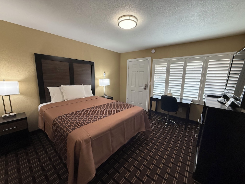 Pinewood Inn 15/55