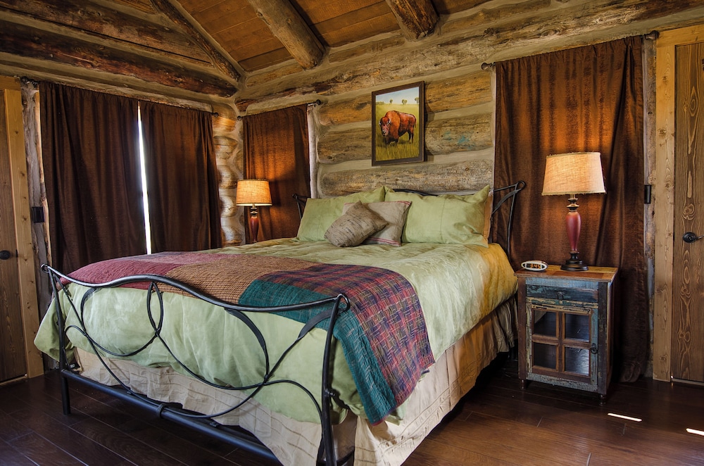 Lodge 140, 6 Beds, 2 King Beds