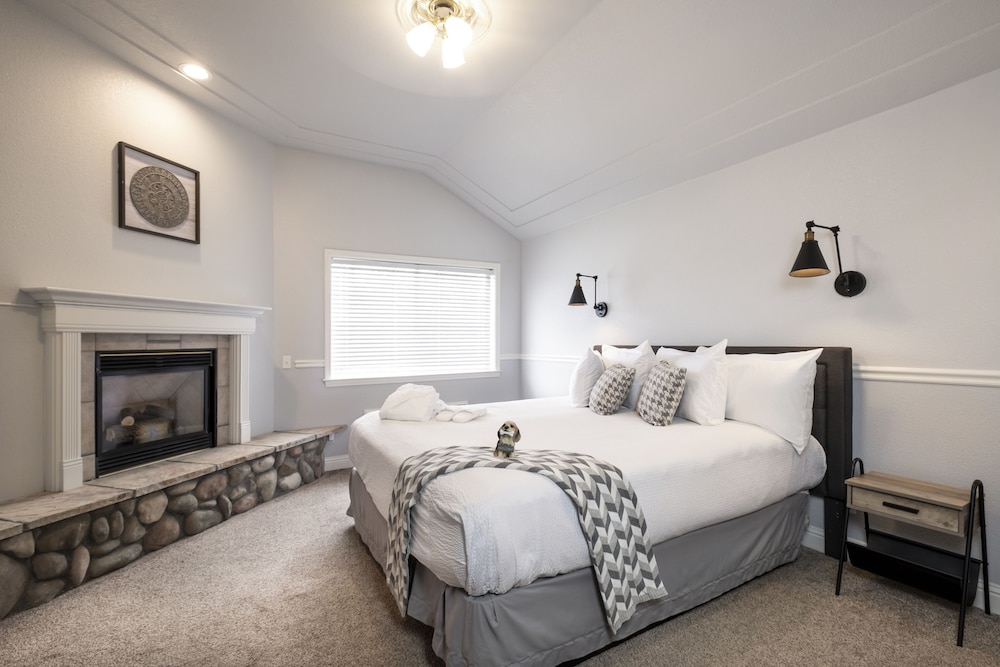 Hounds Tooth Inn 10/50