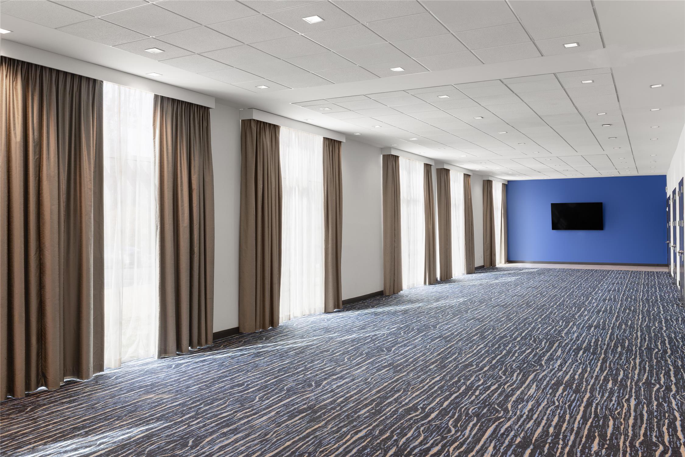 Glo Best Western Nashville 40/43