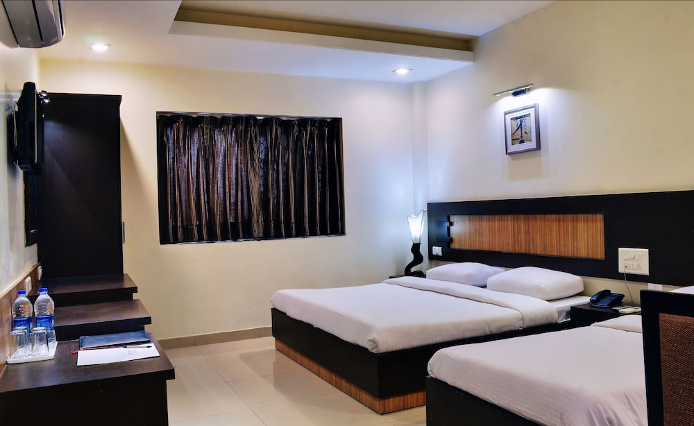 3 BEDROOMS, SUPER, DELUXE