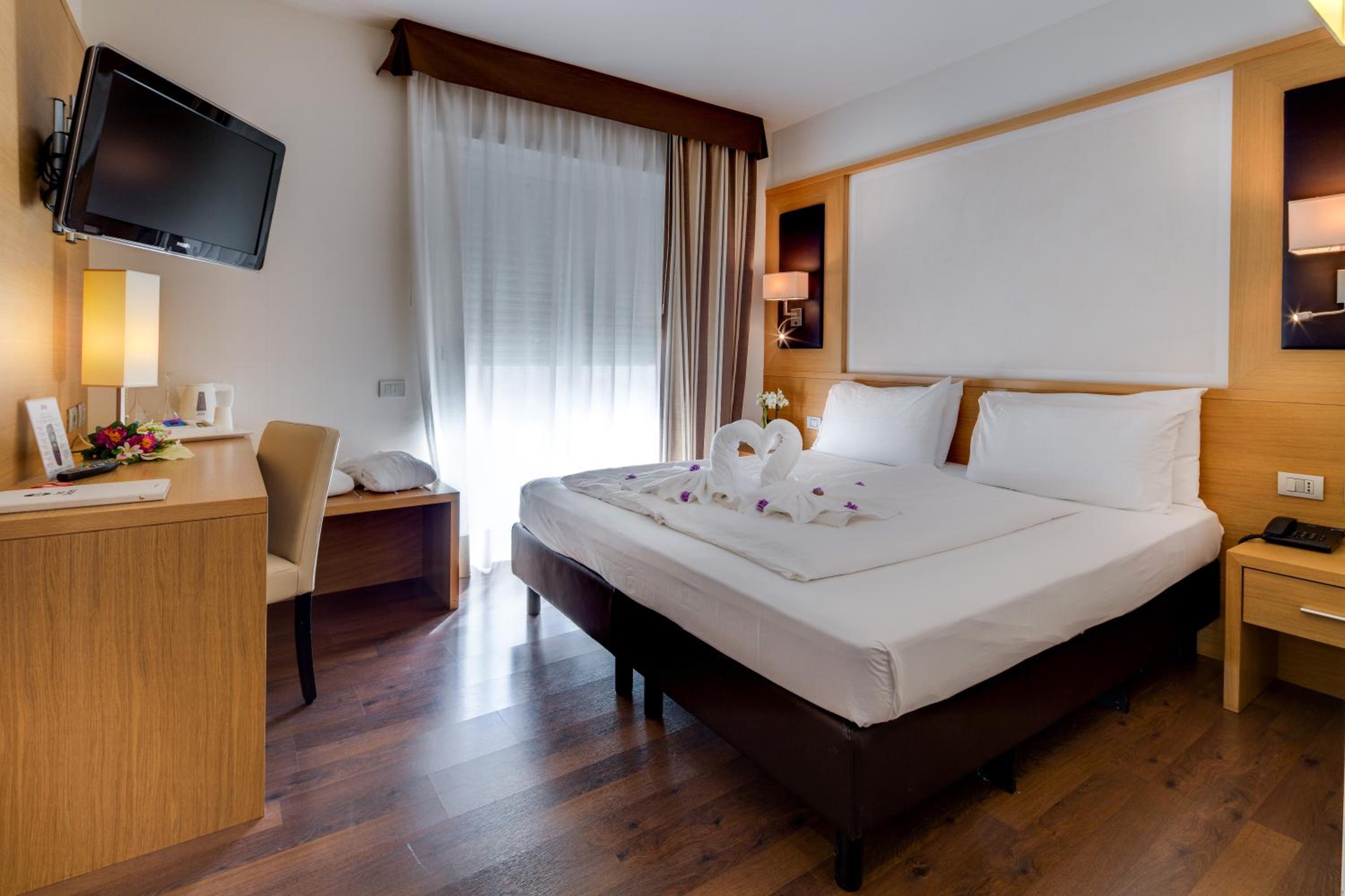 Executive, King Bed, Hot Tub, Balcony