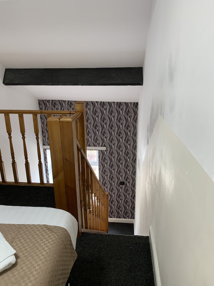 IBI Imperial Salford (ex Trivelles Hotel Manchester - Cross Lane) 14/62