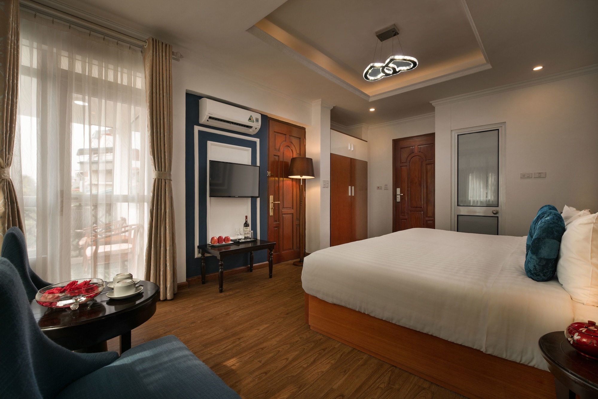 PREMIUM, DOUBLE OR TWIN BED, BALCONY