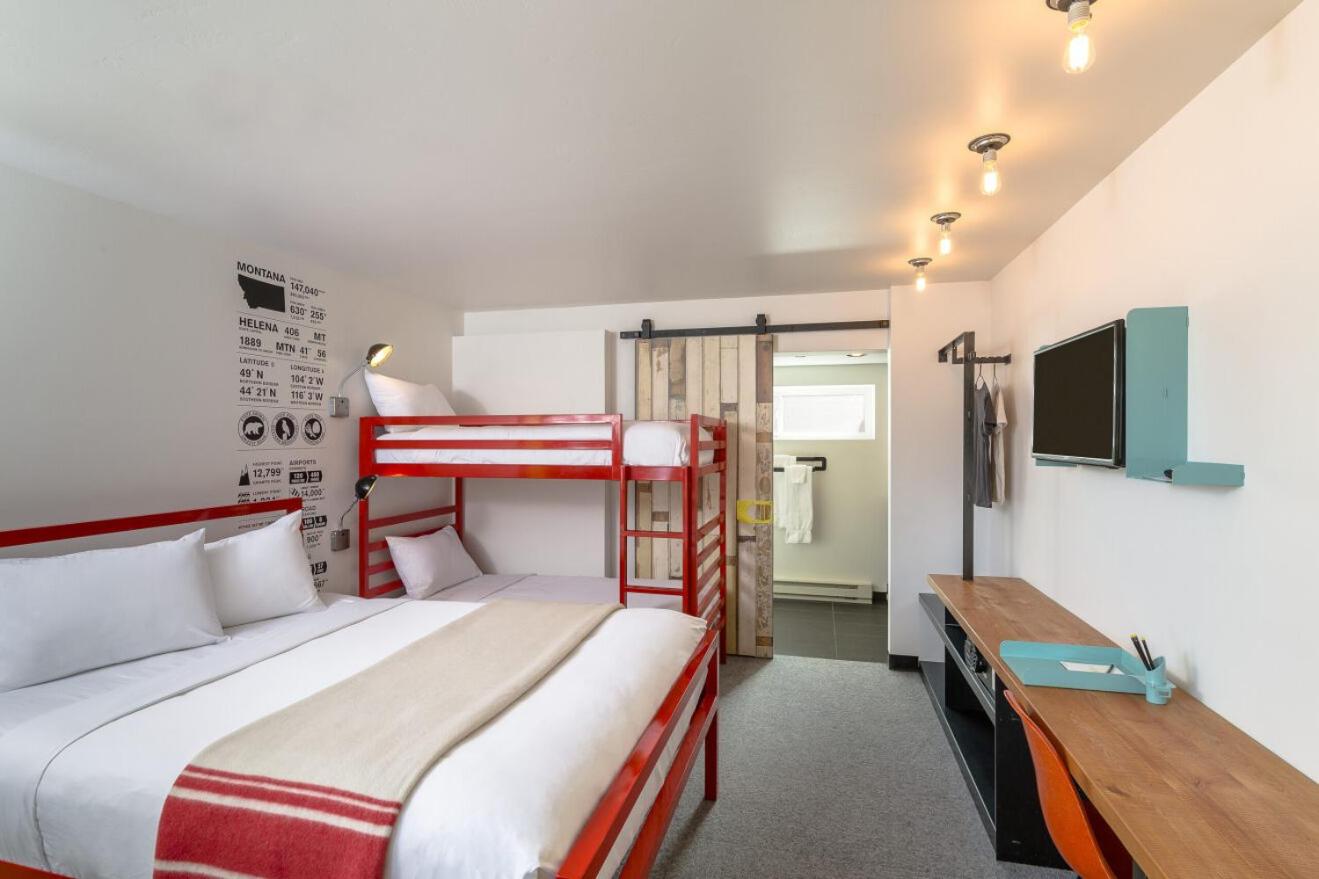 Room, Quadruple