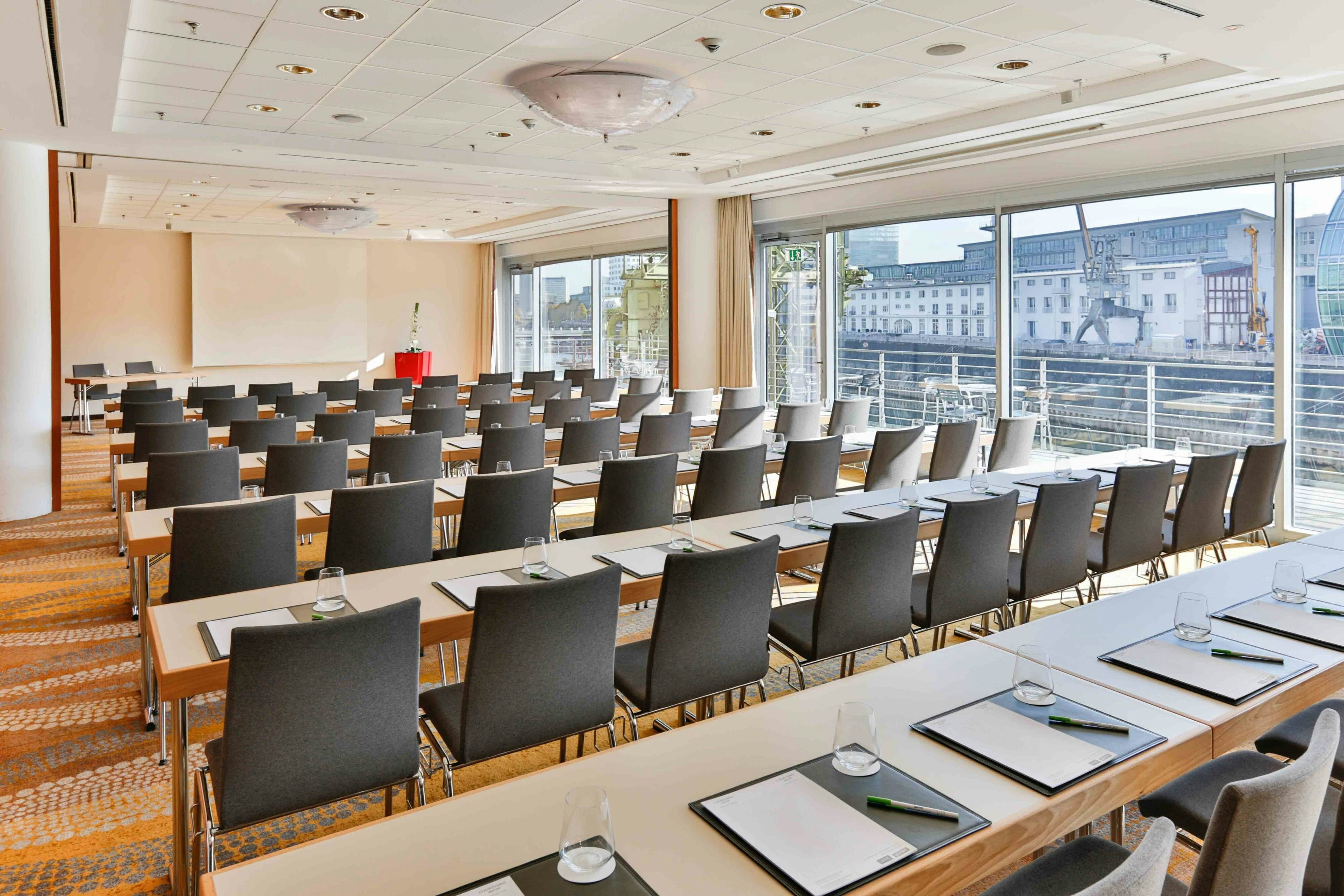 Courtyard By Marriott Dusseldorf Hafen 3/8