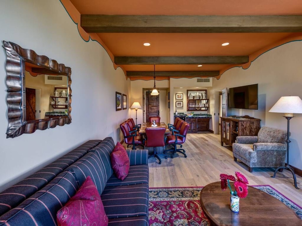 Hacienda Del Sol Ranch Resort 46/79