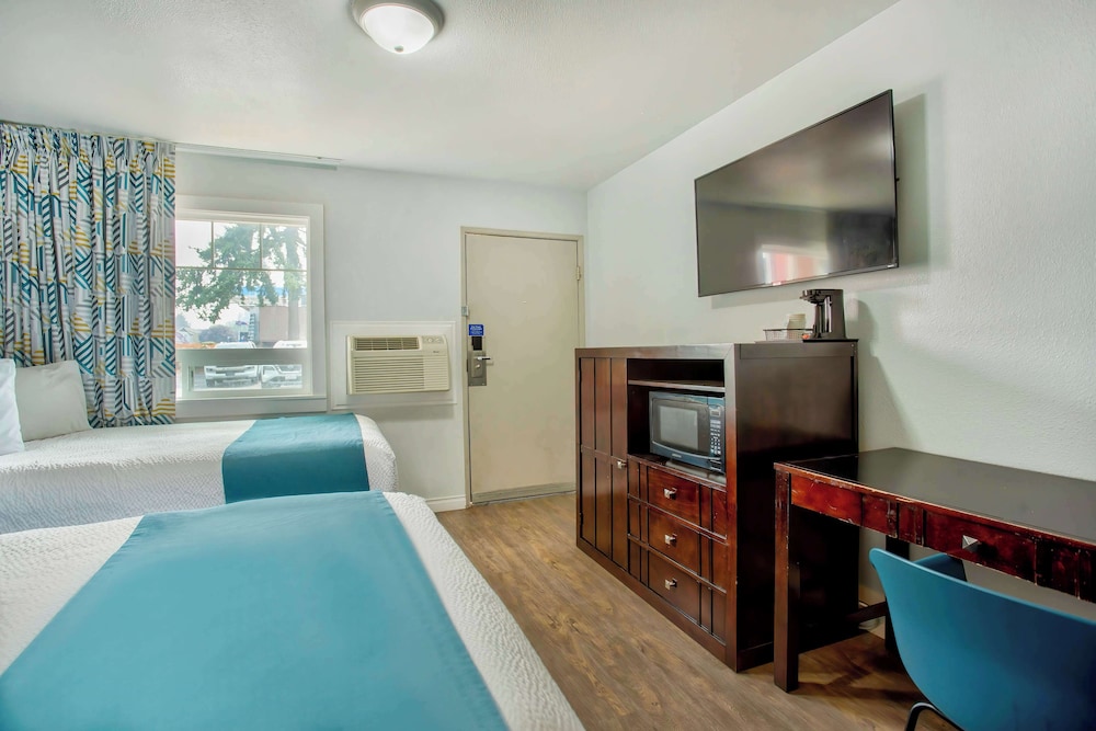 Studio6 Suites Albany, OR 12/23