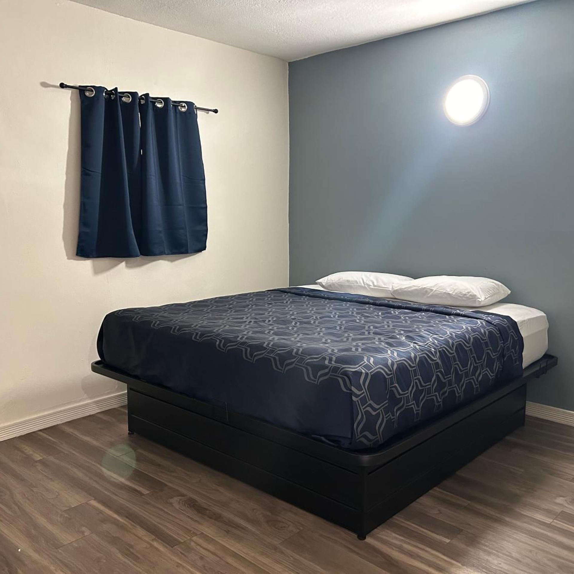 Budget Inn Hollywood 8/32