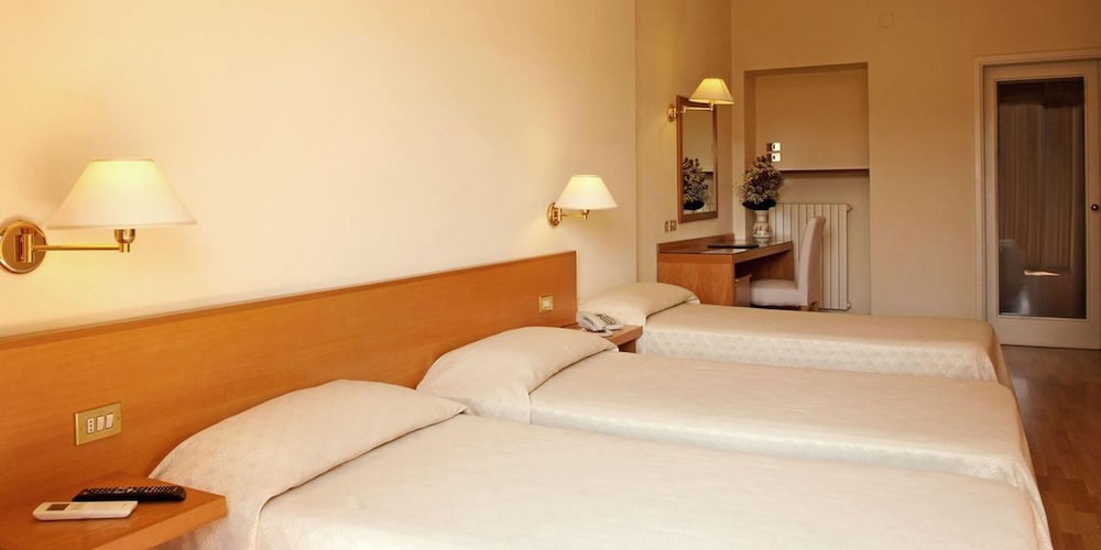 ROOM, TRIPLE