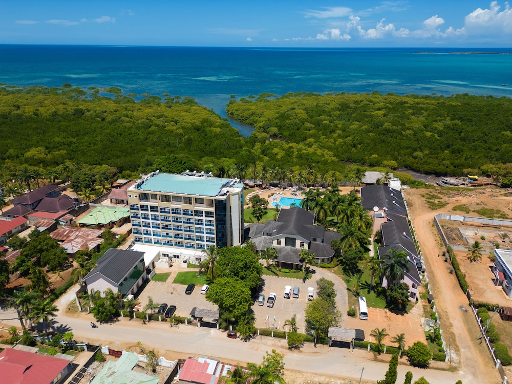 Tanga Beach Resort & Spa 2/50