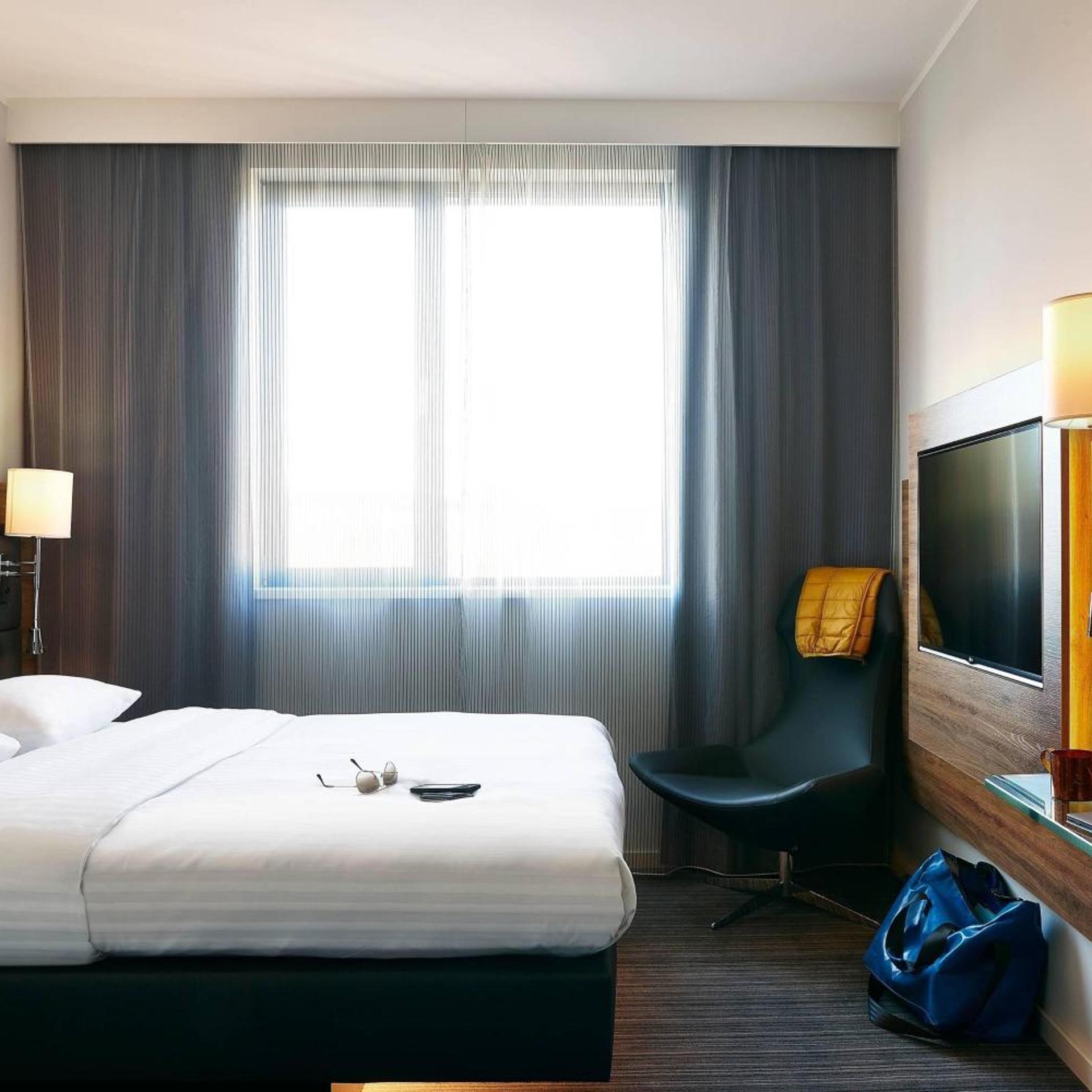 Guest Room, Family, Large