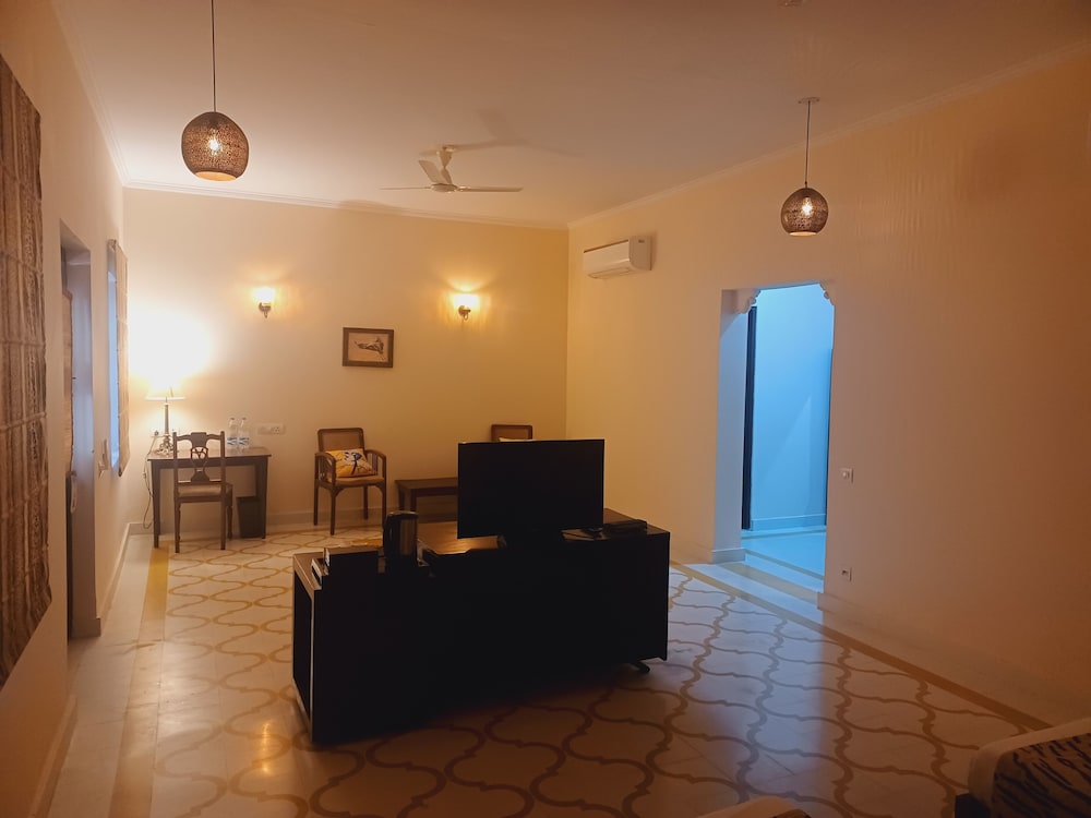 Hotel Dev Vilas 41/72