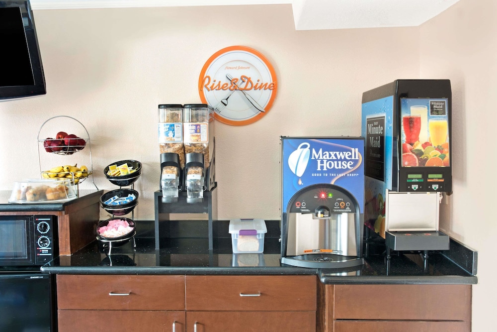 Howard Johnson by Wyndham Houston Heights/Downtown 15/23