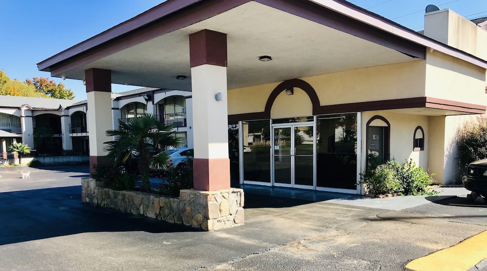 Executive Inn 3/45