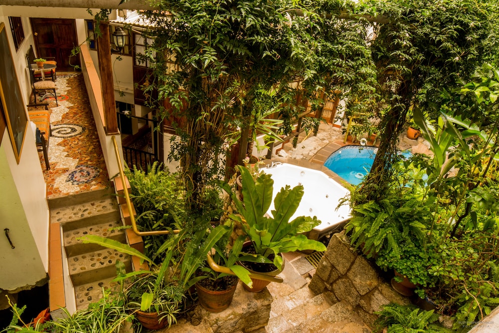 Gringo Bill S Boutique Hotel 83/90