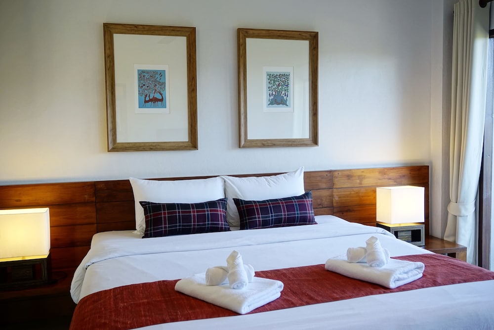 DELUXE, KING BED