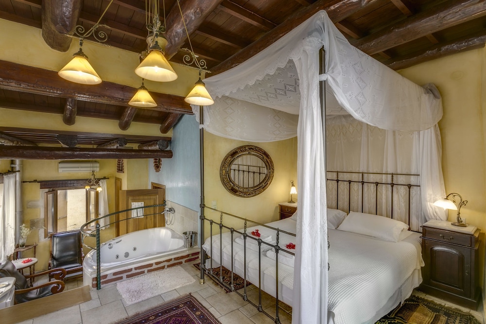 Ifigenia Luxury Suites 10/50