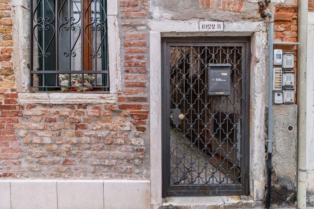 Corderie de la Tana Biennale Exhibition 2/28