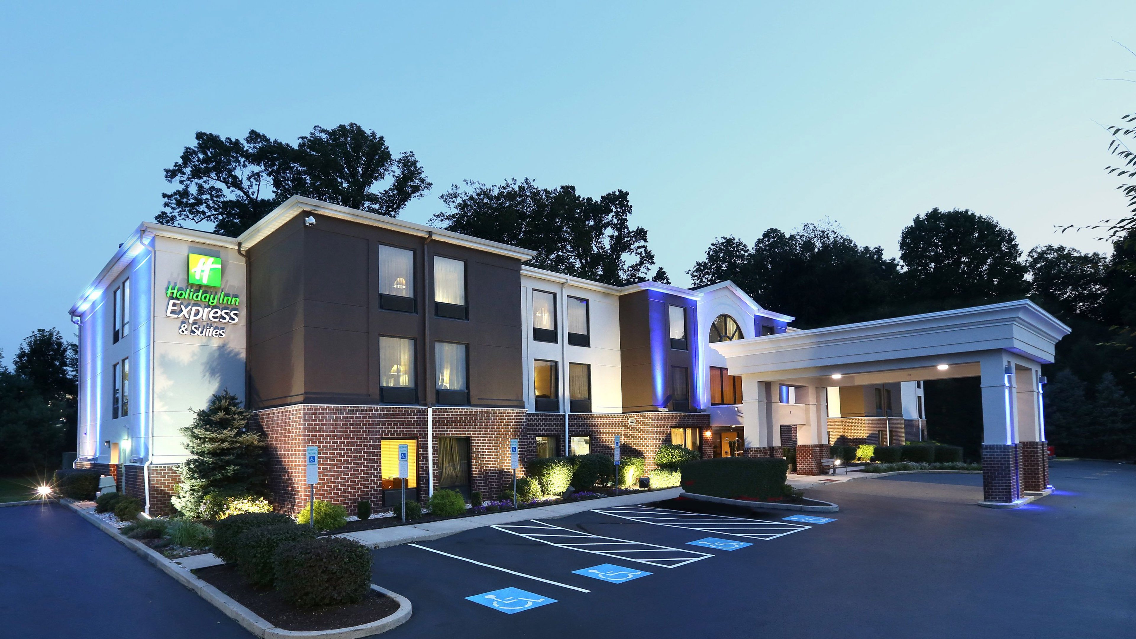 Holiday Inn Express Hotel Suites West Chester 3/76