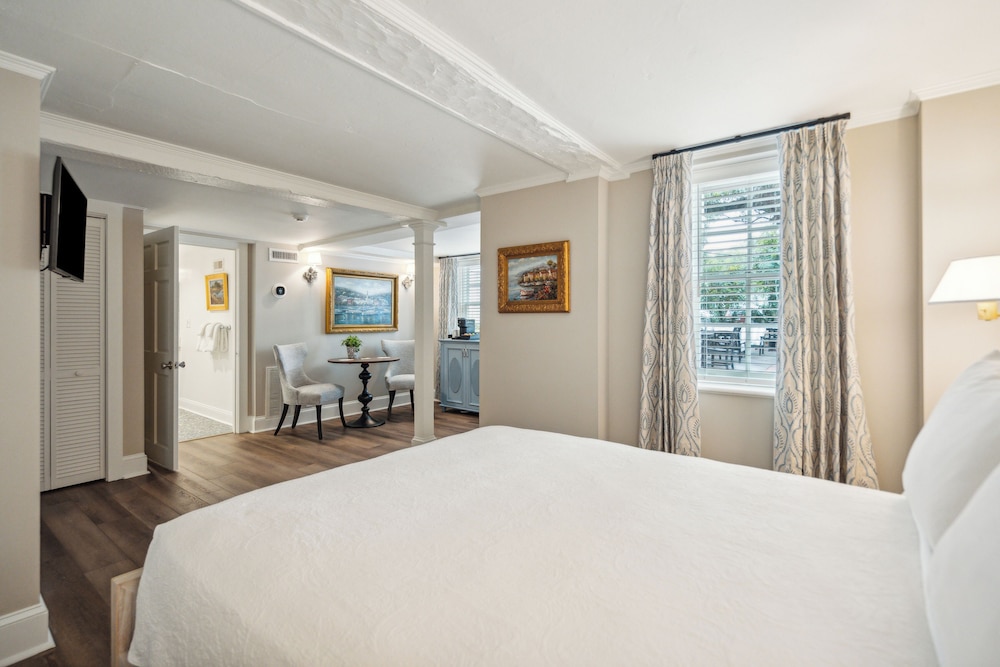 The Cuthbert House Inn 6/50