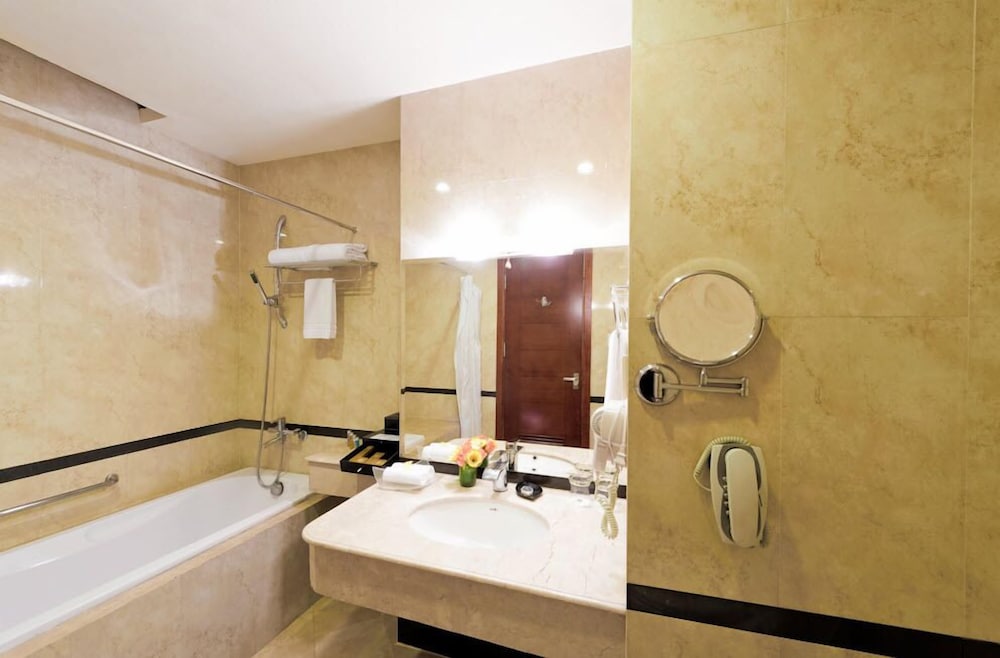 Muong Thanh Grand Hanoi Hotel 48/50