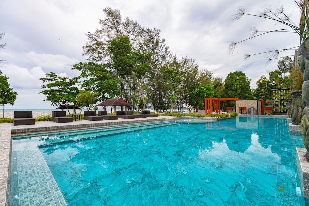 Maneetel Krabi Beachfront 30/50