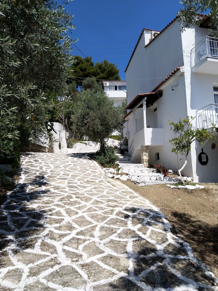 Azalea View Skiathos Studios 70/73