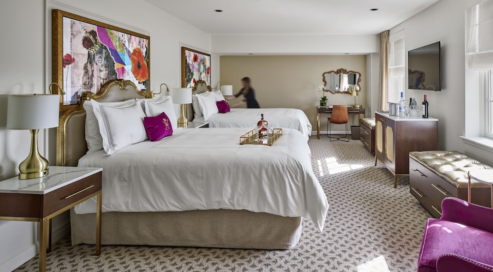 DELUXE, 2 QUEEN BEDS