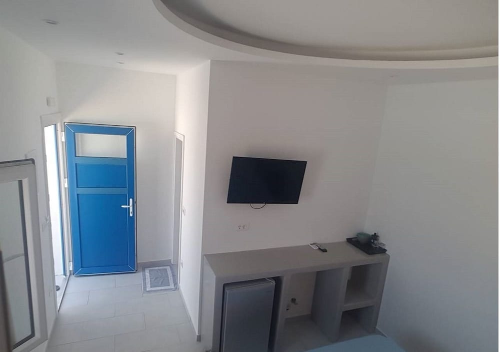Nikos Rooms 26/50