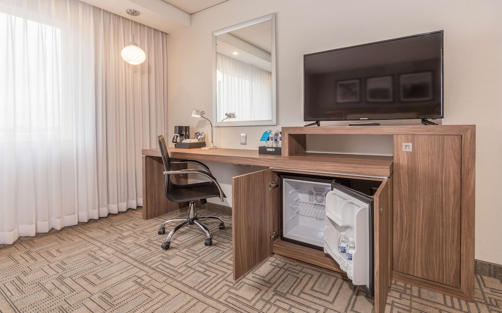 Hampton Inn by Hilton Tijuana 69/80