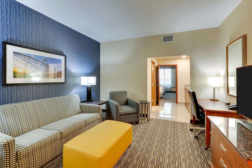 Drury Inn and Suites Sikeston 19/50