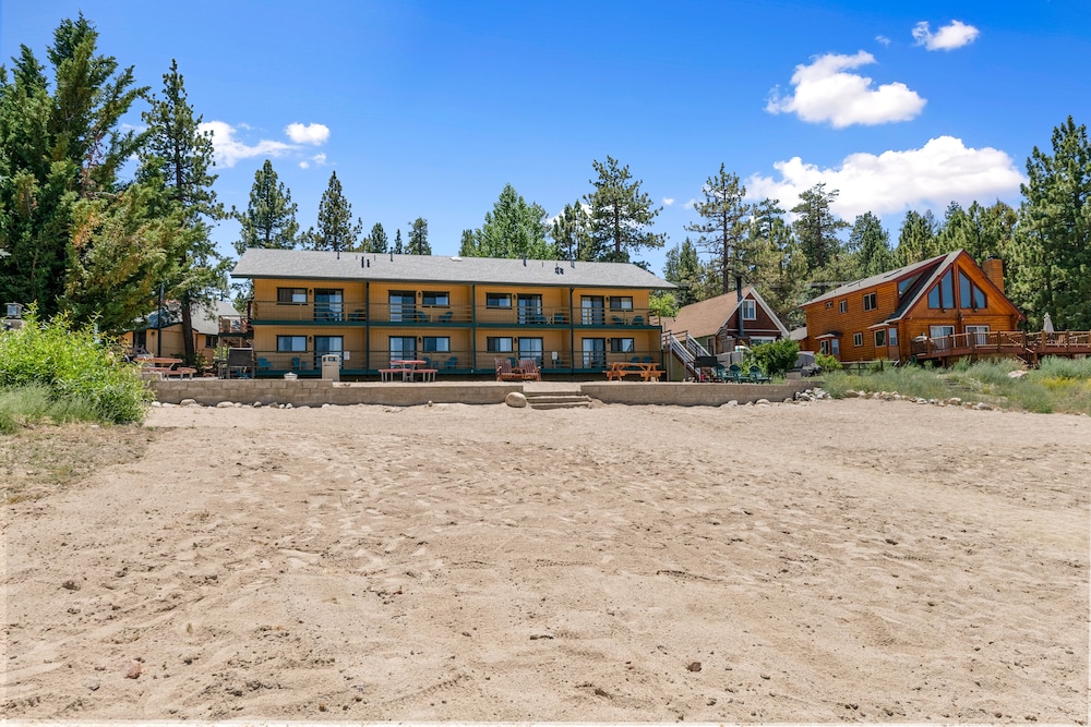 Big Bear Lakefront Lodge 43/50