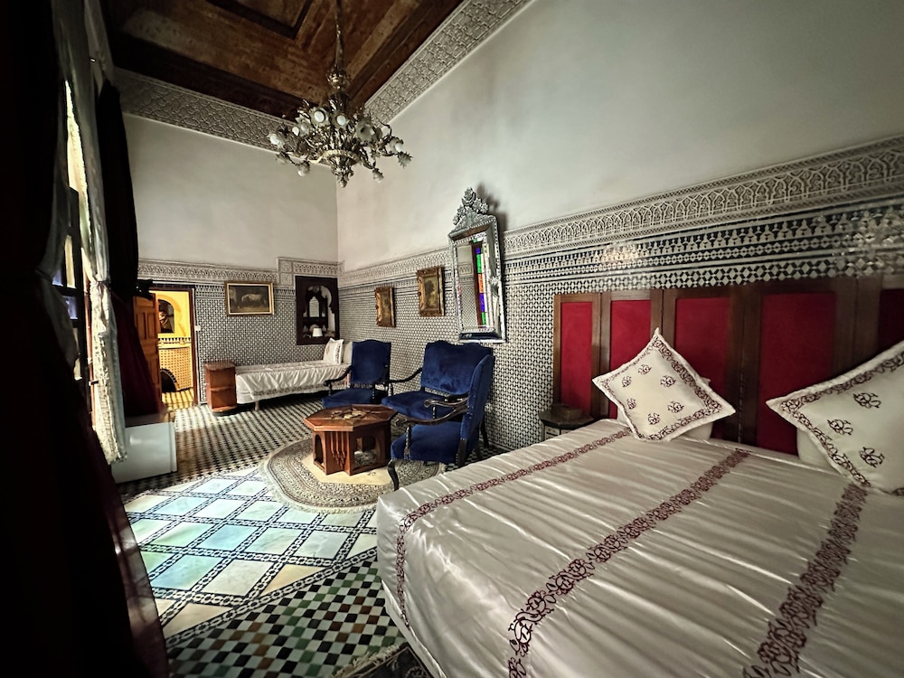 1 BEDROOM, DELUXE, DOUBLE OR TWIN BED