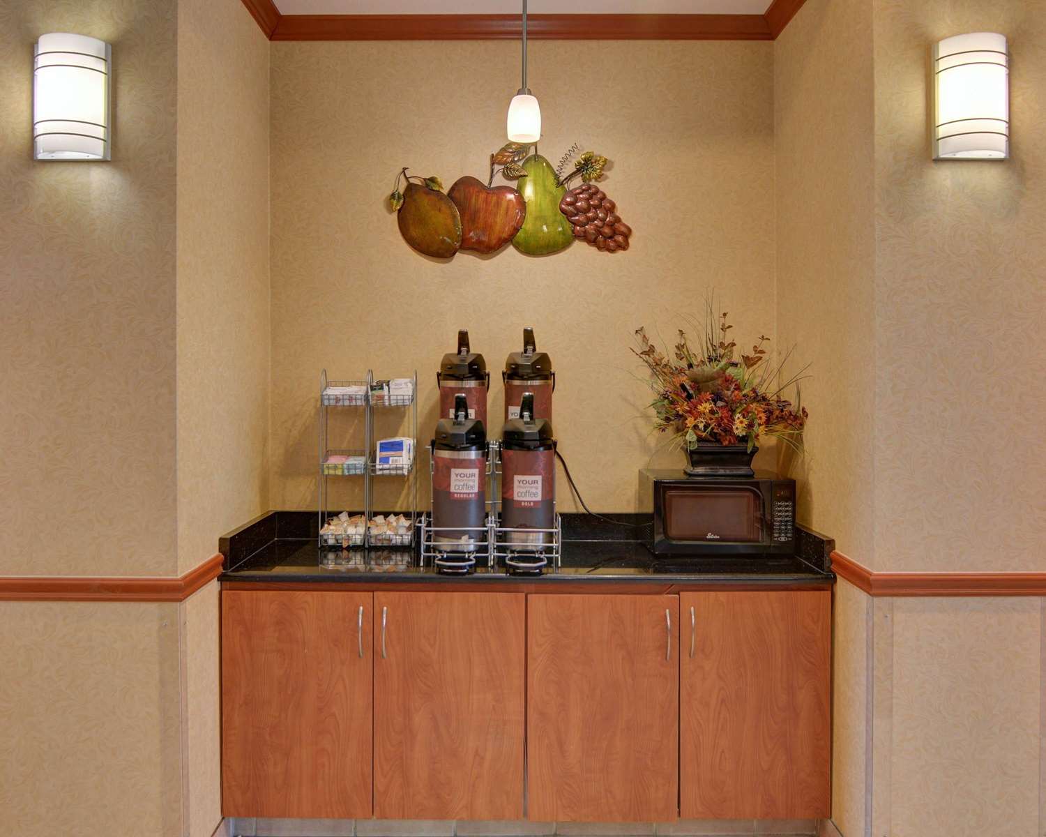 Quality Suites Near Cedar Creek Lake Mabank, TX 5/42