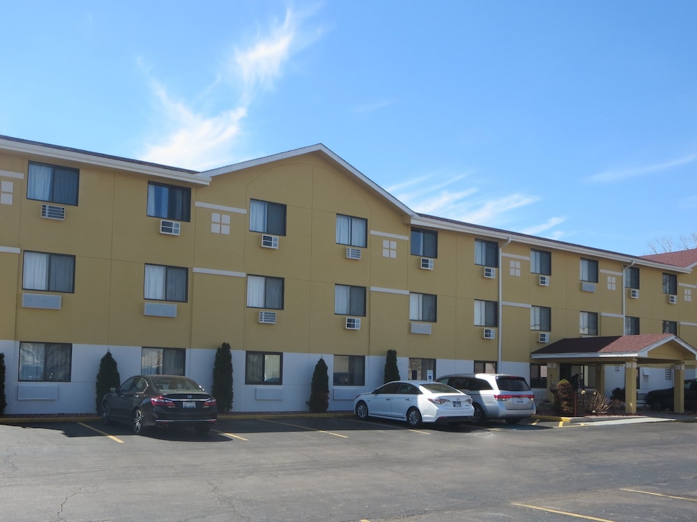 Super 8 by Wyndham Mundelein/Libertyville Area 2/45