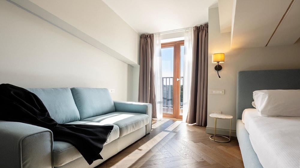 Hotel Carlton 28/62