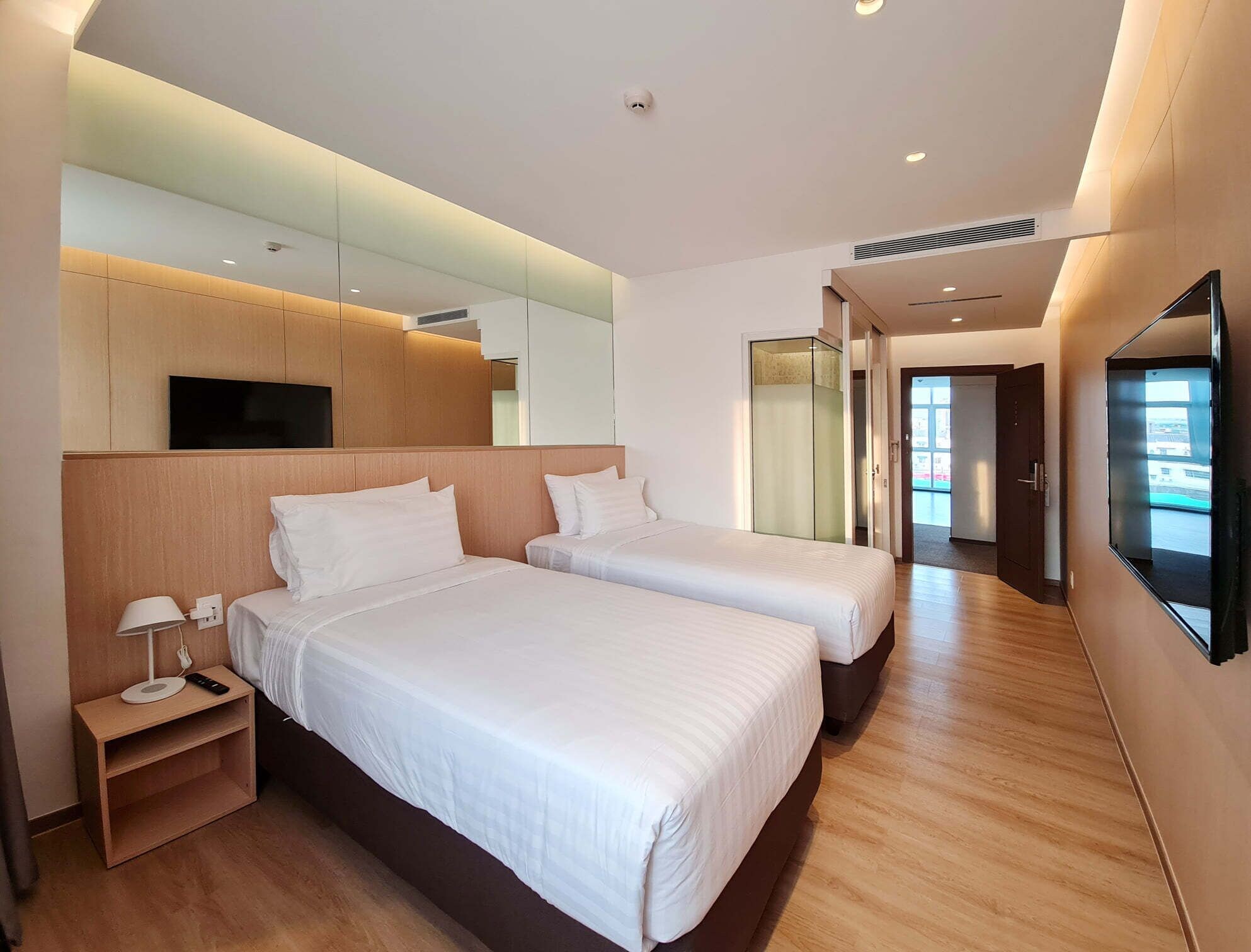 ROOM, TWIN BEDS