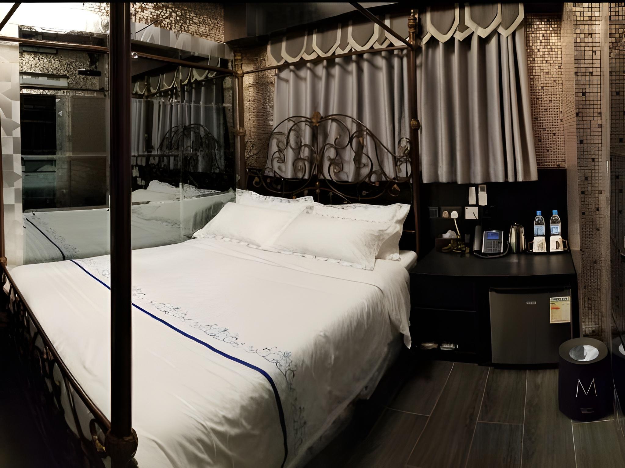 BOUTIQUE, DOUBLE BED