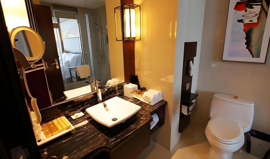 Xingtai Yuehai Hotel 42/44