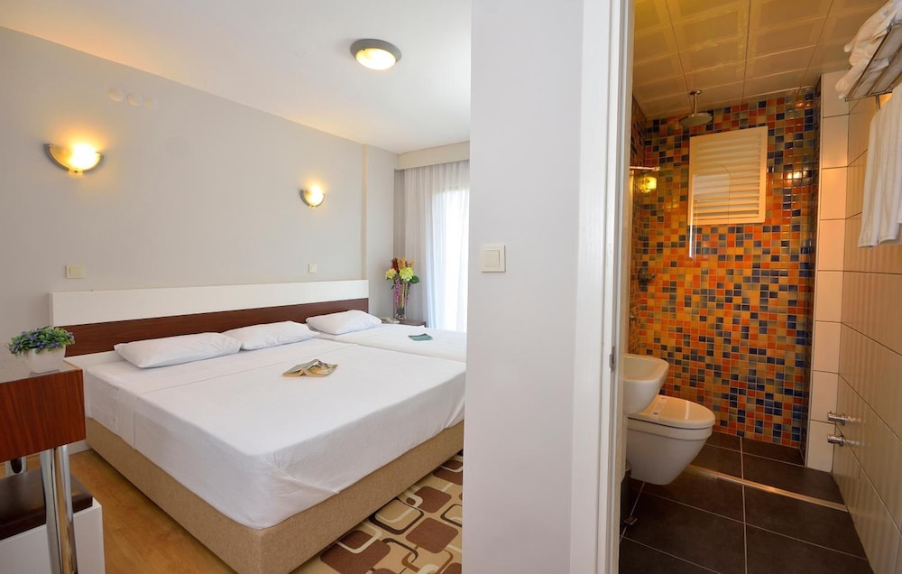 Calis Hotel 48/48