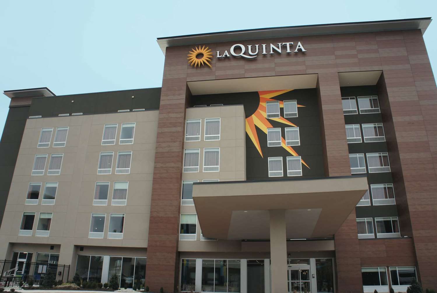 La Quinta Inn & Suites by Wyndham Oklahoma City Airport 2/50