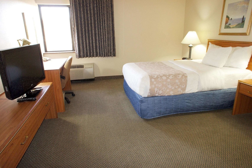 Days Inn by Wyndham Pleasant Prairie Kenosh 16/55