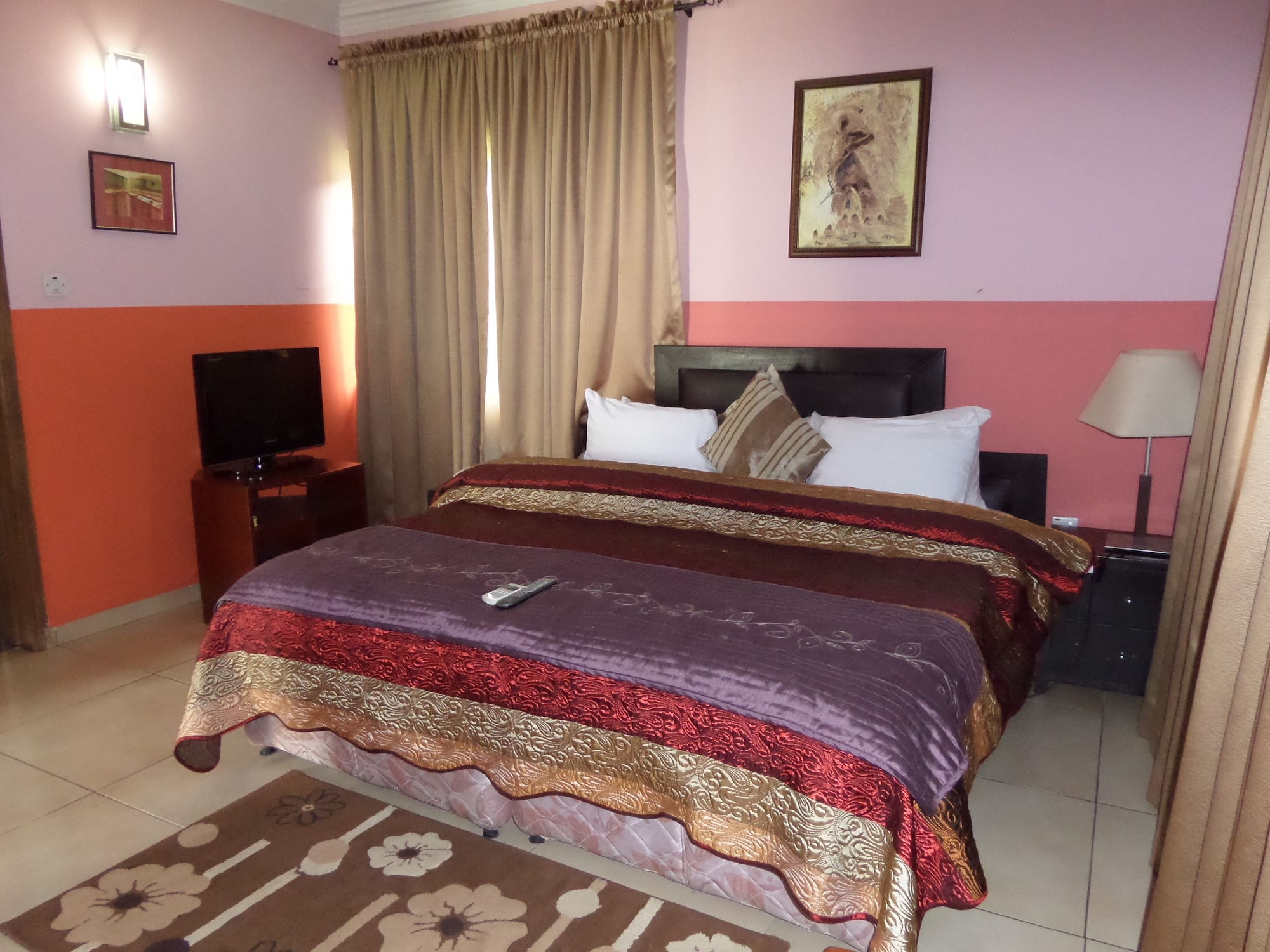 EXECUTIVE, SUITE