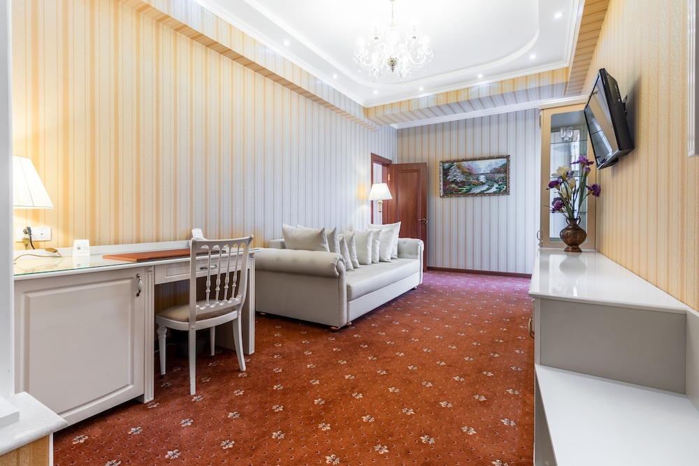 Regency Hotel 33/49