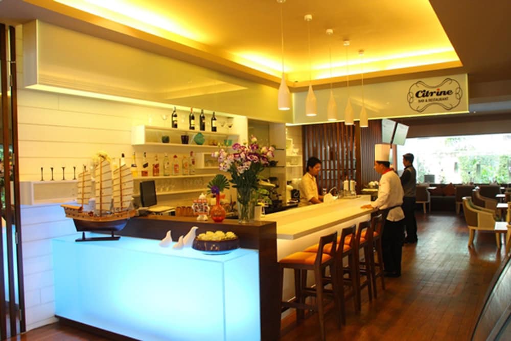 St James Hotel 32/50